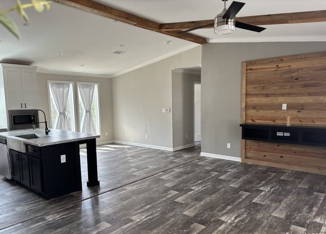 3-bedroom rental at 320 Fawn in Spring Branch, TX — photo 2