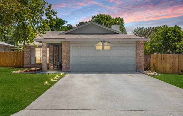 3-bedroom rental at 9254 Ridge Shadow in San Antonio, TX — photo 3