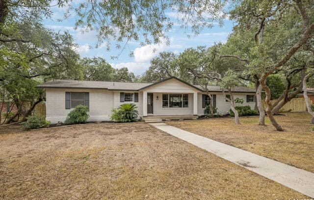 3-bedroom rental at 320 El Portal in Hollywood Park, TX — photo 1