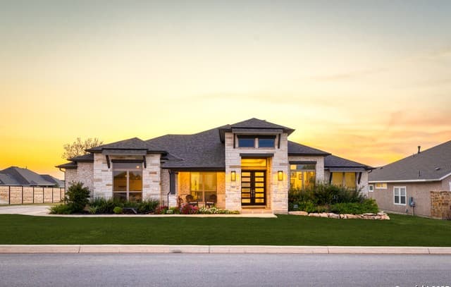 4-bedroom rental at 165 Mallorys Way in Castroville, TX — photo 3