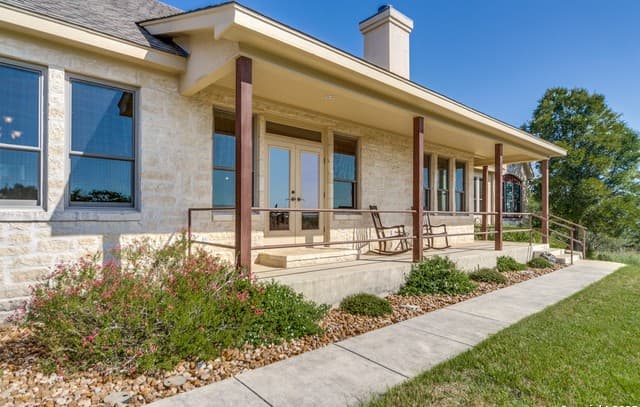 4-bedroom rental at 203 Horseshoe Bend in Boerne, TX — photo 4