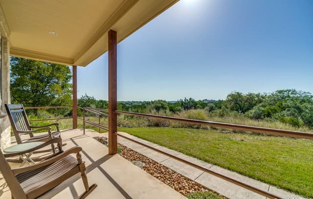4-bedroom rental at 203 Horseshoe Bend in Boerne, TX — photo 5