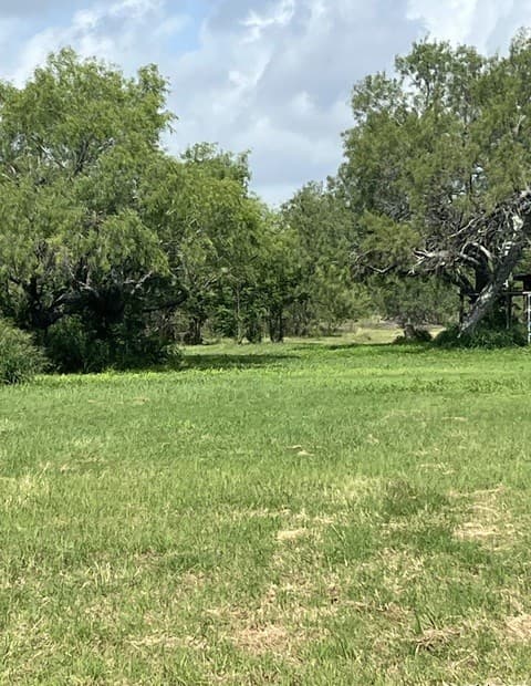 rental at 707 Deer Trail in Jourdanton, TX — photo 1