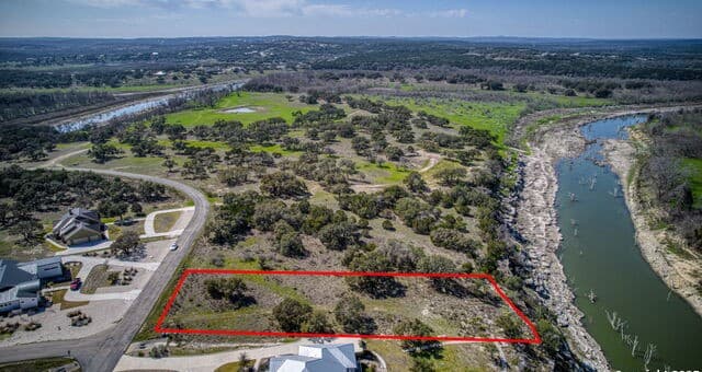 rental at 365 River Cliff in Spring Branch, TX — photo 2