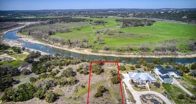 rental at 365 River Cliff in Spring Branch, TX — photo 3
