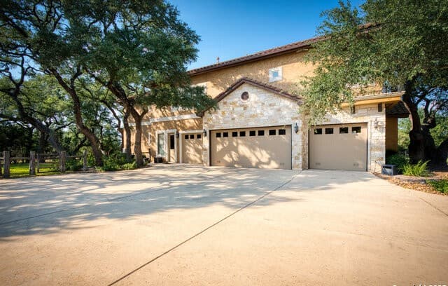 4-bedroom rental at 7 Granadilla in Boerne, TX — photo 4