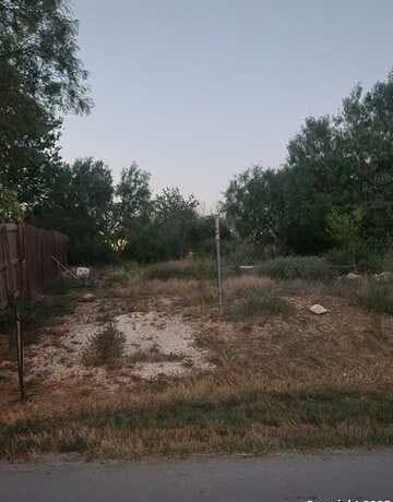 rental at 6834 Calle Briseno in San Antonio, TX — photo 2