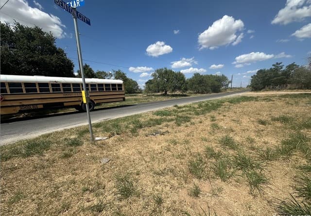 rental at 00 S Dixon in Somerset, TX — photo 5
