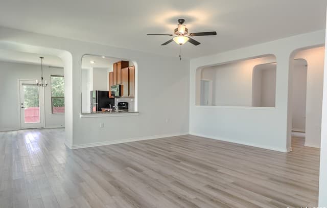 3-bedroom rental at 6431 Nolina in San Antonio, TX — photo 4
