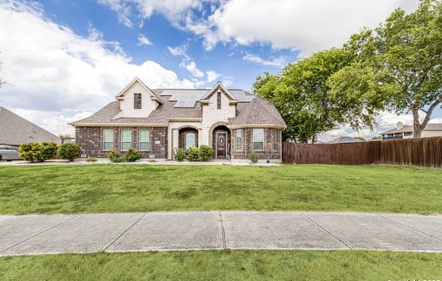 5-bedroom rental at 10456 Ivy Flower in Schertz, TX — photo 3