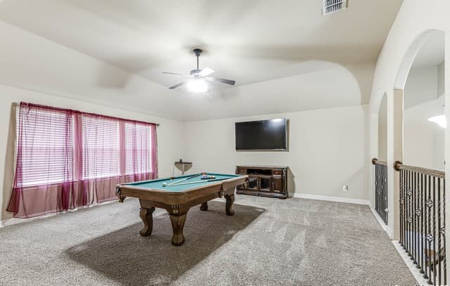5-bedroom rental at 10456 Ivy Flower in Schertz, TX — photo 4