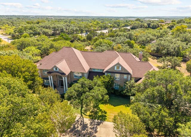 7-bedroom rental at 112 Canter Gait in Shavano Park, TX — photo 3