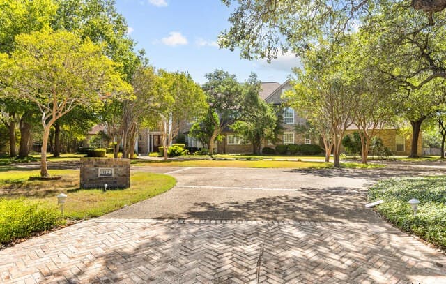7-bedroom rental at 112 Canter Gait in Shavano Park, TX — photo 4