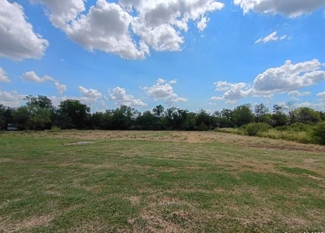 Home for sale at 1401 Dezarae 14 in San Antonio, TX — photo 4