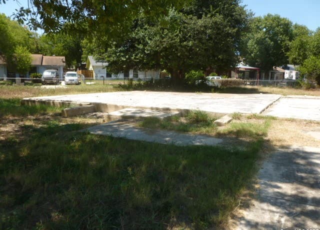 rental at 855 S Brownleaf in San Antonio, TX — photo 1