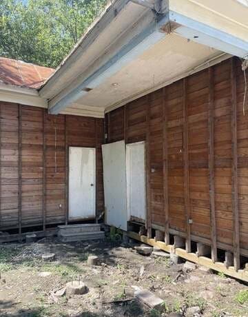2-bedroom rental at 1130 Delaware in San Antonio, TX — photo 2