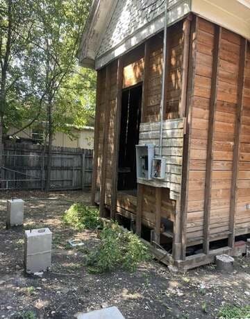 2-bedroom rental at 1130 Delaware in San Antonio, TX — photo 4