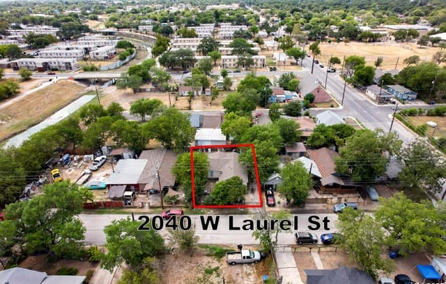 3-bedroom rental at 2040 W Laurel in San Antonio, TX — photo 1