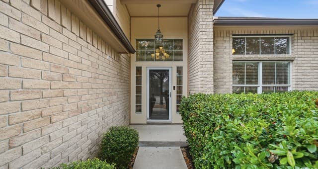 4-bedroom rental at 716 Hollow Ridge in Schertz, TX — photo 2