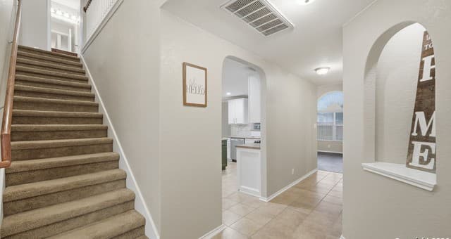 4-bedroom rental at 716 Hollow Ridge in Schertz, TX — photo 3