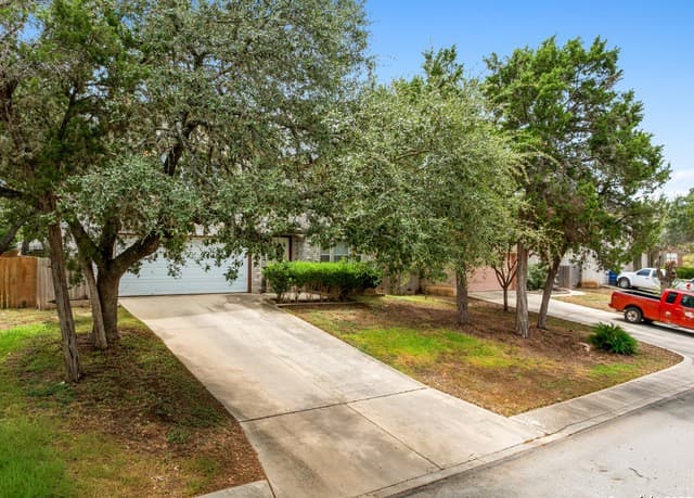 4-bedroom rental at 4710 Irish Oak in San Antonio, TX — photo 3