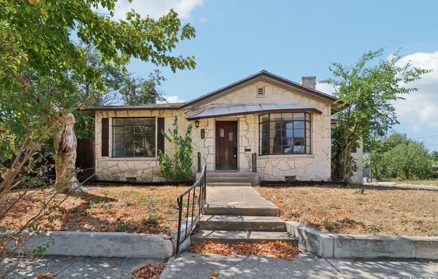 3-bedroom rental at 700 Dawson in San Antonio, TX — photo 1