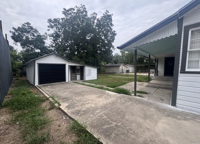 2-bedroom rental at 1210 Sims in San Antonio, TX — photo 5