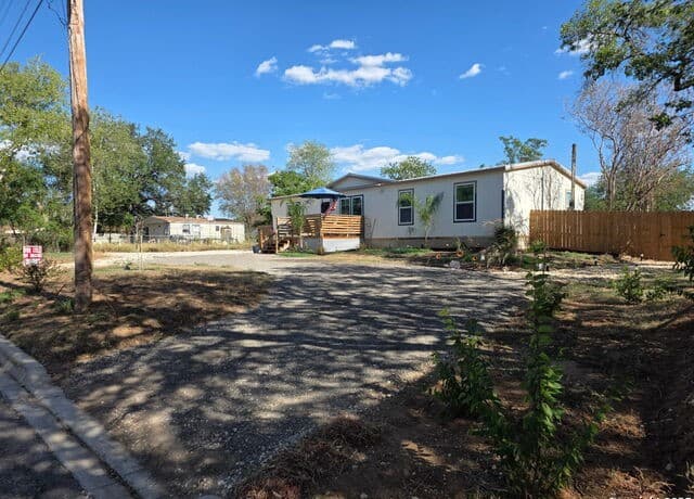 4-bedroom rental at 625 Avenue D in Poteet, TX — photo 1