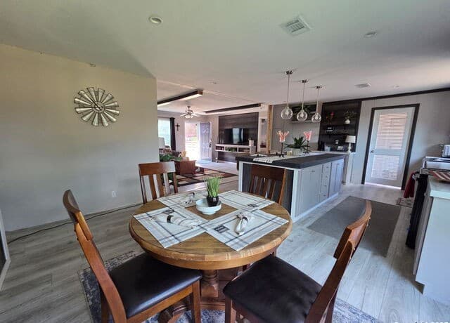 4-bedroom rental at 625 Avenue D in Poteet, TX — photo 5