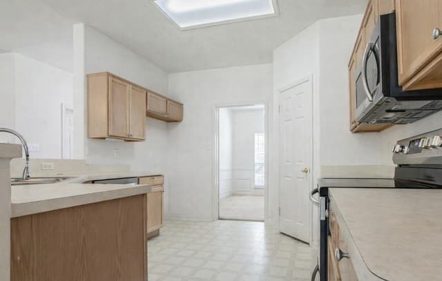 4-bedroom rental at 3 Ferris Branch in San Antonio, TX — photo 2