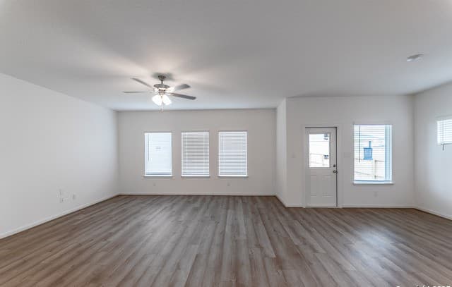 3-bedroom rental at 5219 Marliese Peak in Von Ormy, TX — photo 2