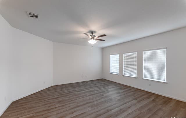 3-bedroom rental at 5219 Marliese Peak in Von Ormy, TX — photo 3