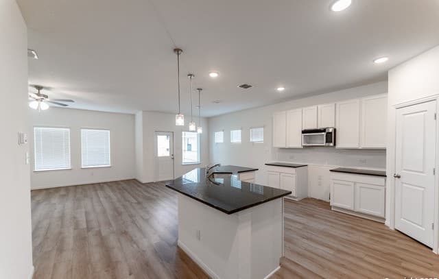 3-bedroom rental at 5219 Marliese Peak in Von Ormy, TX — photo 4