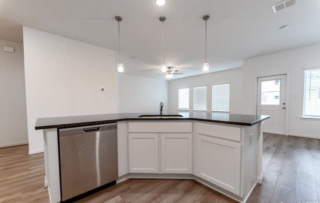 3-bedroom rental at 5219 Marliese Peak in Von Ormy, TX — photo 5