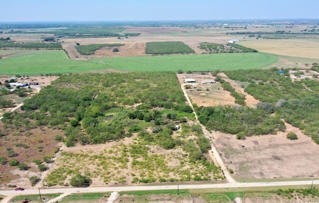 rental at 788 County Road 154 in Pleasanton, TX — photo 3