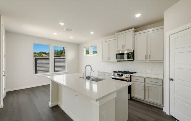 3-bedroom rental at 15407 Ivory Hills in San Antonio, TX — photo 3