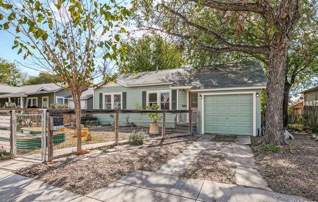 3-bedroom rental at 2022 W Craig in San Antonio, TX — photo 1