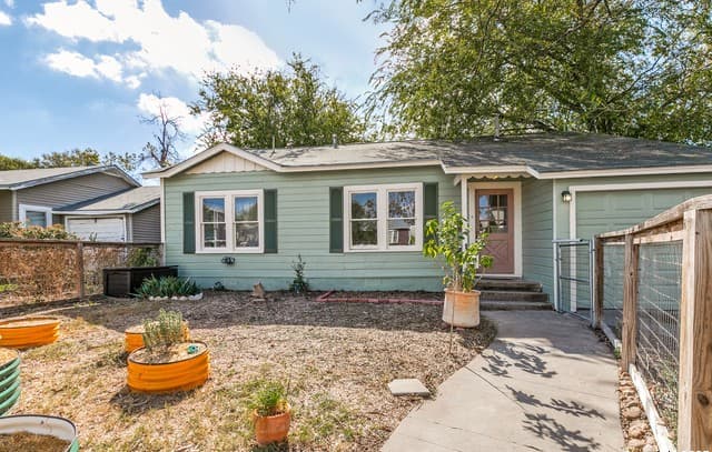 3-bedroom rental at 2022 W Craig in San Antonio, TX — photo 3