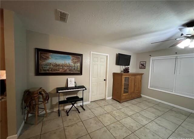4-bedroom rental at 1402 N Tyler in Beeville, TX — photo 3