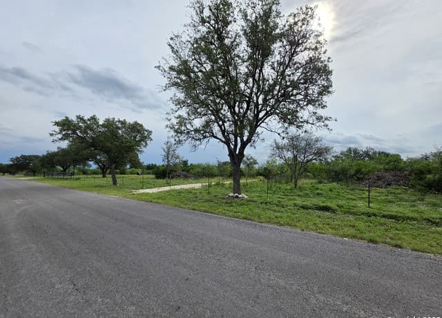 rental at 000 Cr 312 in Dhanis, TX — photo 2