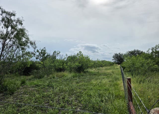 rental at 000 Cr 312 in Dhanis, TX — photo 4