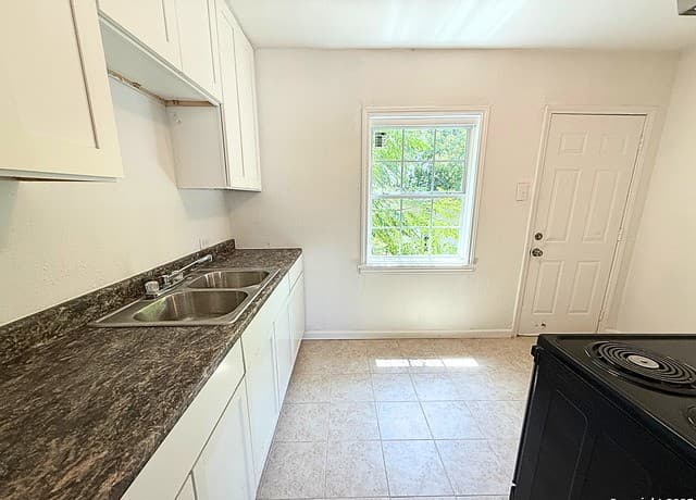 3-bedroom rental at 2234 Hays in San Antonio, TX — photo 3