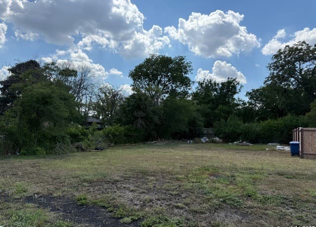 rental at 1215 N Mel Waiters Way in San Antonio, TX — photo 1