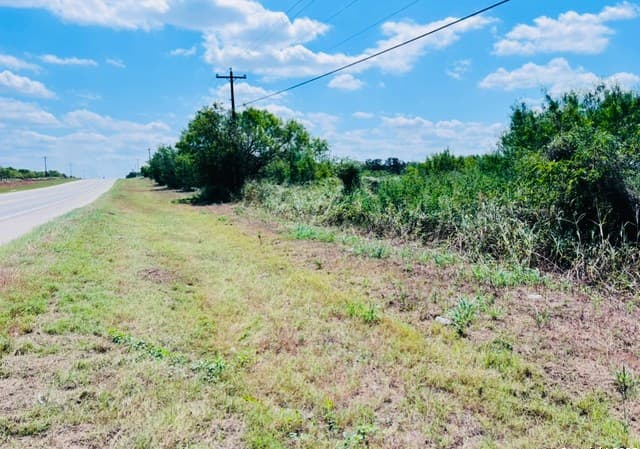 rental at 0 N State Highway 16 in Jourdanton, TX — photo 3