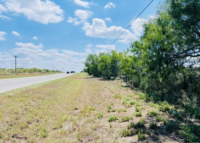 rental at 0 N State Highway 16 in Jourdanton, TX — photo 4
