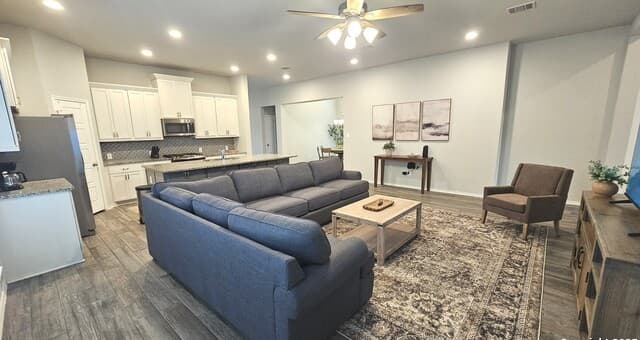 3-bedroom rental at 9304 Aggie in San Antonio, TX — photo 3