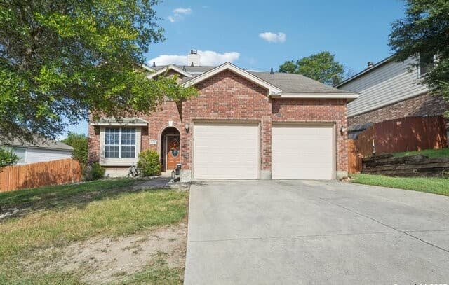 4-bedroom rental at 13358 Tusayan in Universal City, TX — photo 1