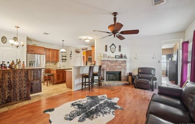 4-bedroom rental at 13358 Tusayan in Universal City, TX — photo 2