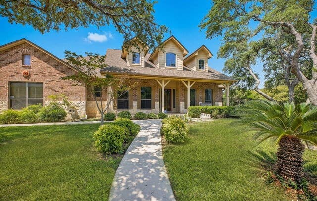 4-bedroom rental at 9035 Mount Meyer in San Antonio, TX — photo 2