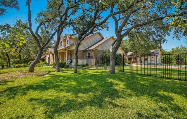 4-bedroom rental at 9035 Mount Meyer in San Antonio, TX — photo 4